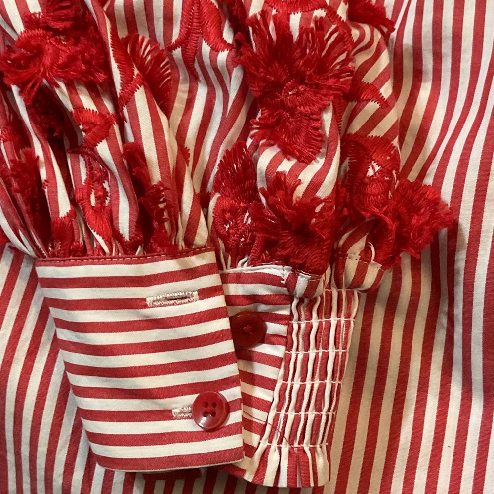 100% cotton Chico's Red and White Striped blouse with Lace-Appliqué Sleeves - Picture 5 of 5